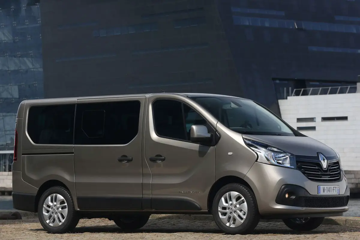 Renault Trafic Passenger Dimensions (2015 / DCi 125 TT Energy Authentique)